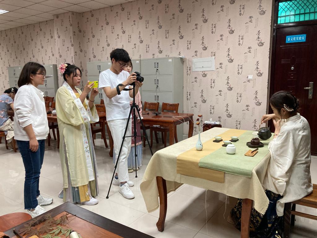 国产成人精品一区二区三区