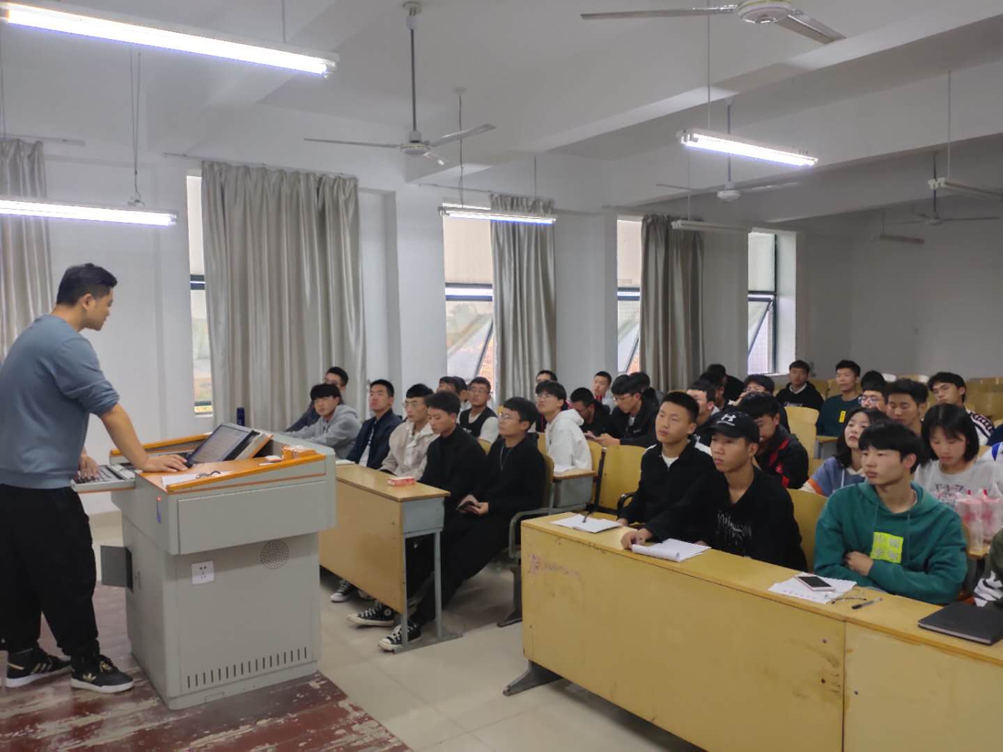 国产成人精品一区二区三区