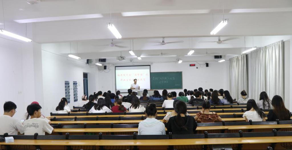 林学院举办2025年毕业生诚信还贷宣讲会
