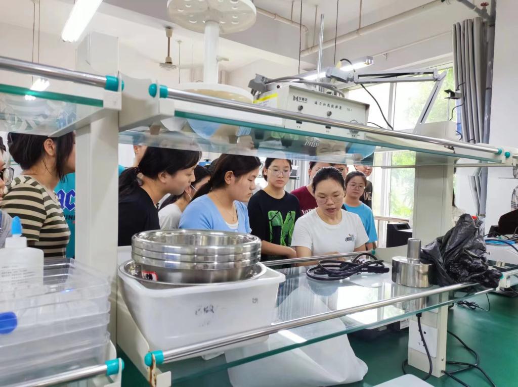 国产成人精品一区二区三区