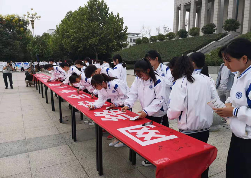 国产成人精品一区二区三区