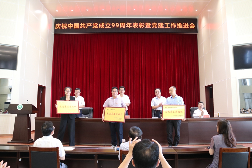 国产成人精品一区二区三区