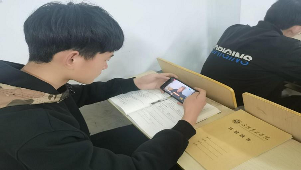 国产成人精品一区二区三区