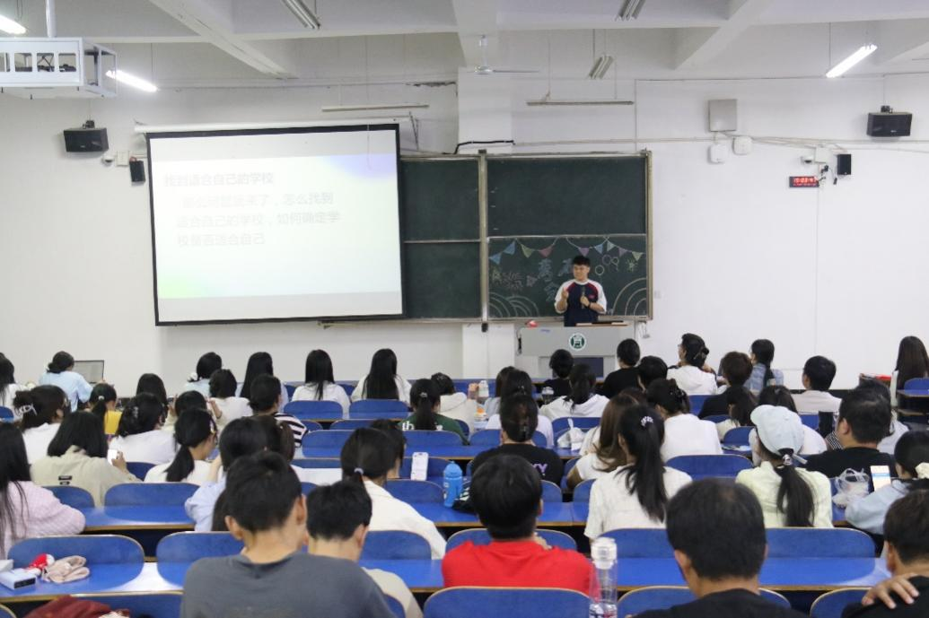 我院召开考研经验交流会