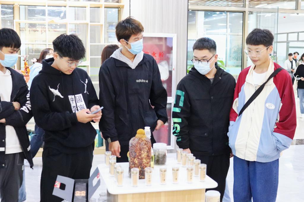 国产成人精品一区二区三区