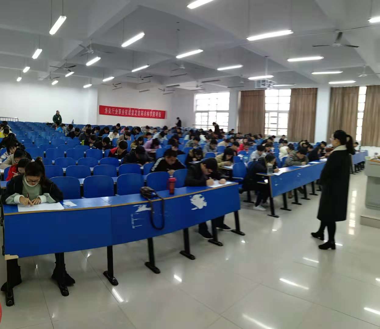 国产成人精品一区二区三区
