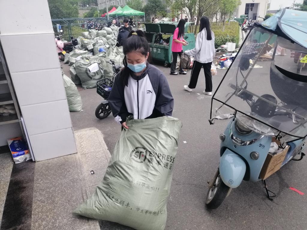 国产成人精品一区二区三区