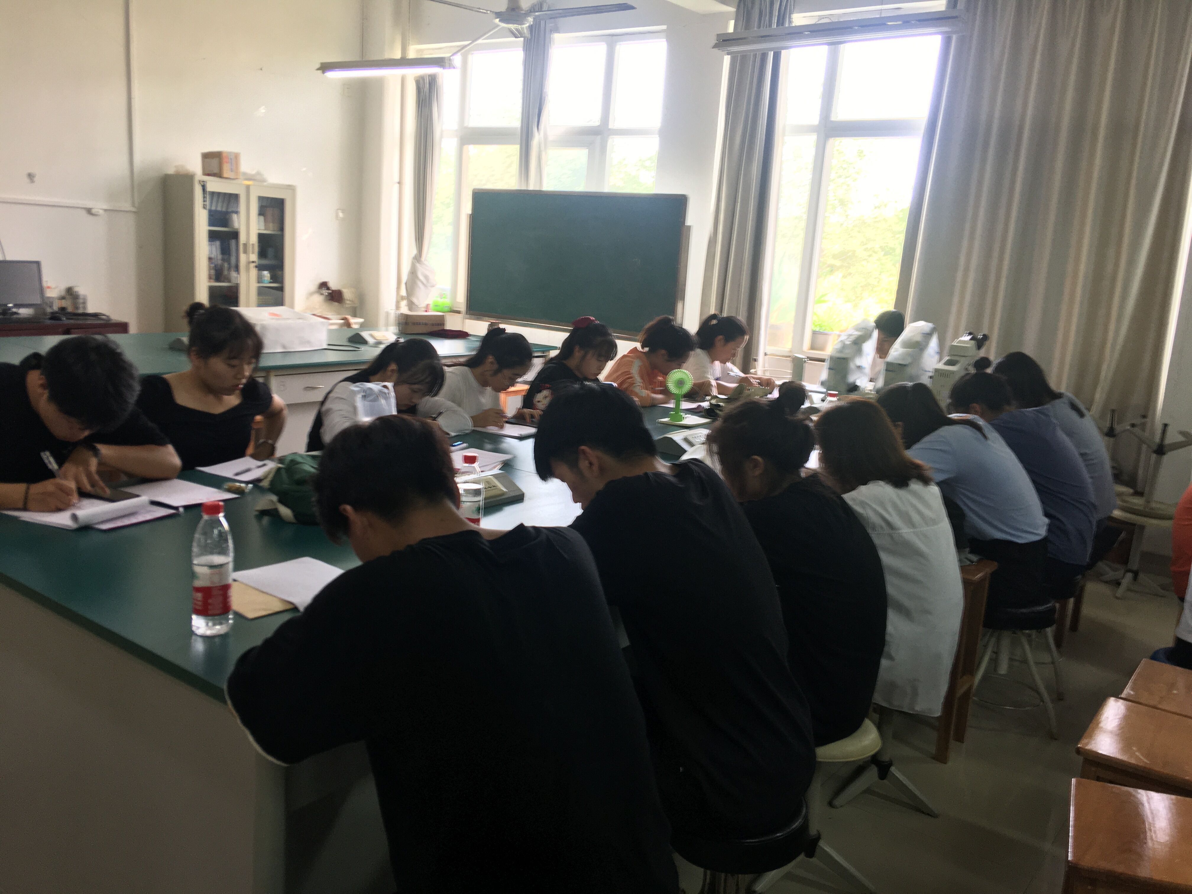 国产成人精品一区二区三区
